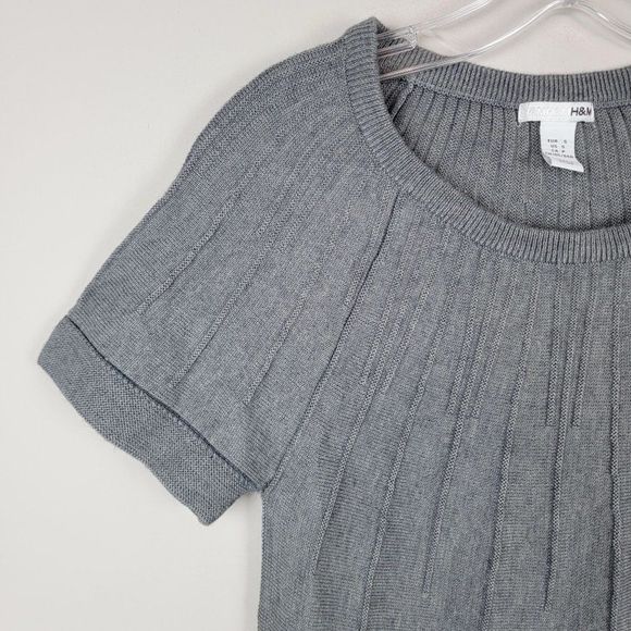 H & M Grey Crew Neck Short Sleeves Acrylic Wool Pullover Sweater Size S - Picture 5 of 8